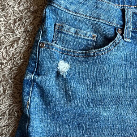 NWT! Sonoma Medium Wash Distressed High Rise Shorts Size 24W - Picture 3 of 8